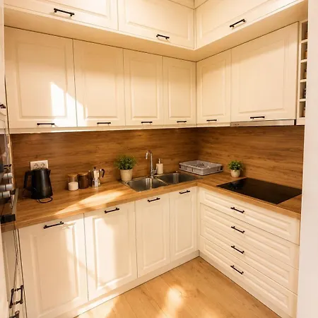 2br In Heart Of Blloku Tirana