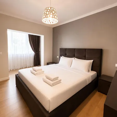 2br In Heart Of Blloku Appartement Tirana