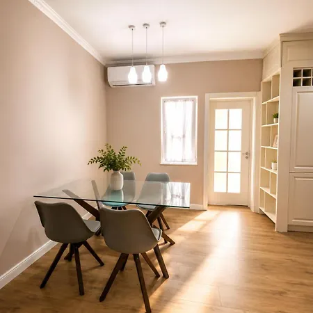 Appartement 2br In Heart Of Blloku Tirana
